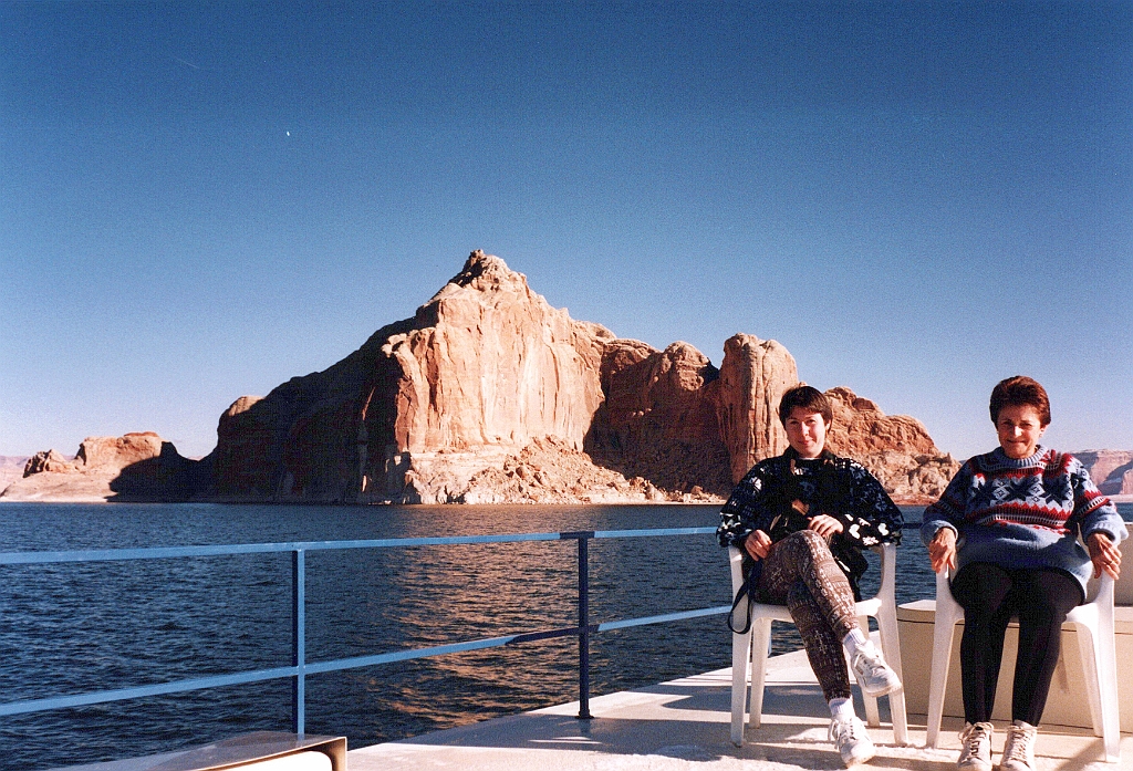 1997 - USA 23 (Lake Powell, UT - Castle Rock).jpg